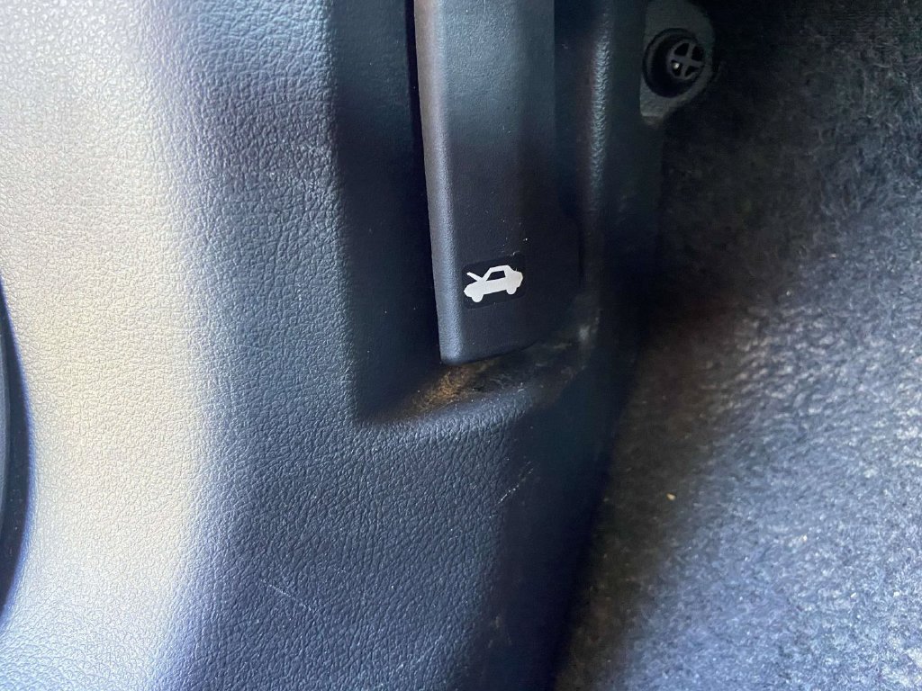 Used 2025 Nissan Rogue SV AWD/4WD image 24