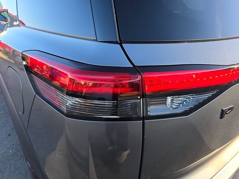 Used 2022 Nissan Pathfinder SL w/ SL Black Package image 36