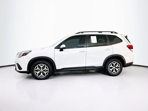 Used 2023 Subaru Forester Premium image 4
