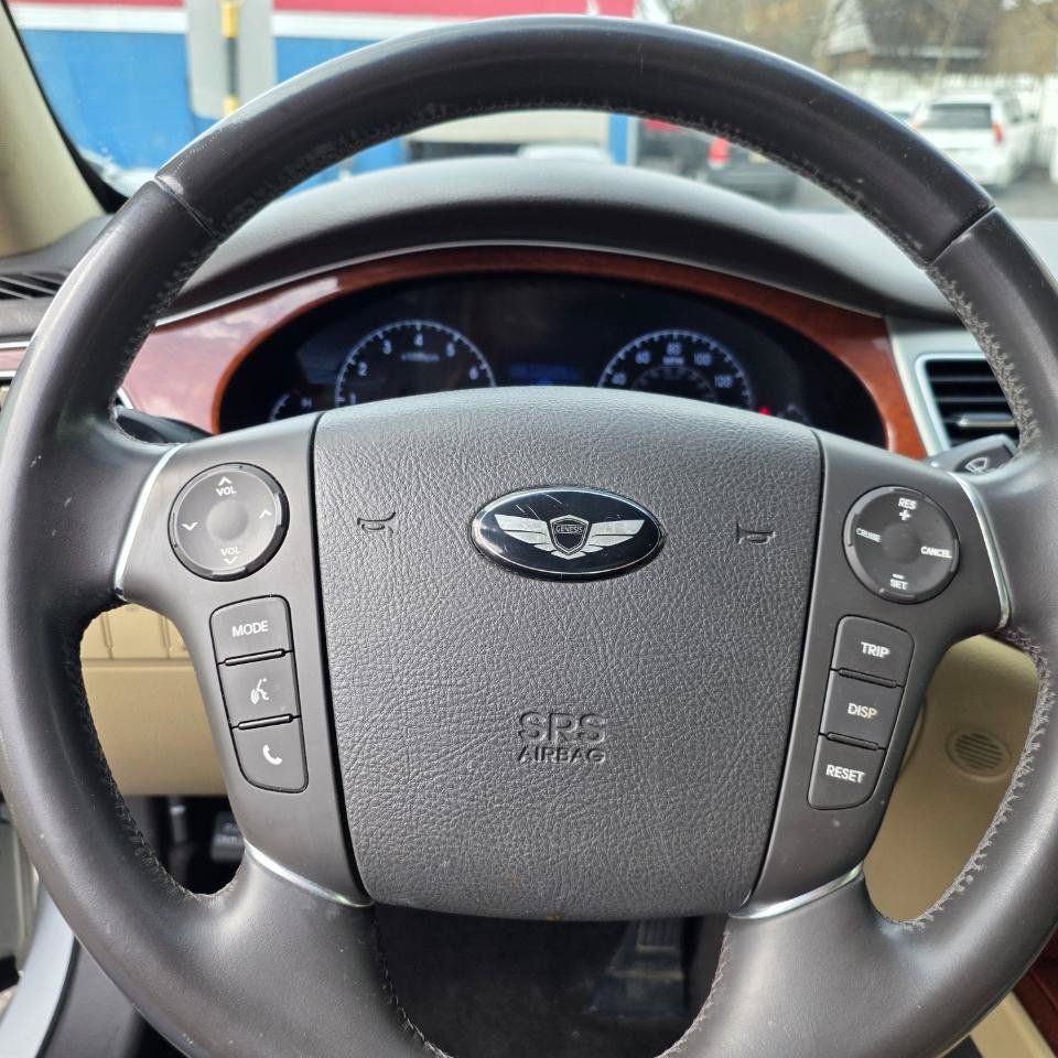 Used 2013 Hyundai Genesis 3.8 RWD image 17