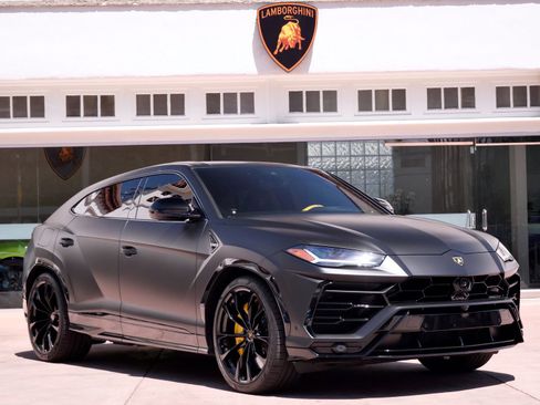 Used 2022 Lamborghini Urus AWD/4WD image 1
