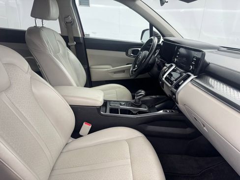 Used 2021 Kia Sorento S image 11