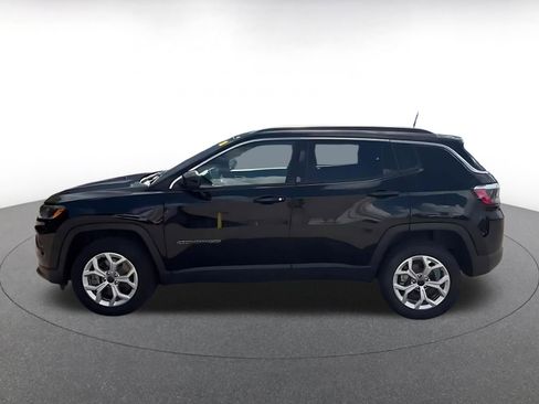 Used 2025 Jeep Compass Latitude AWD/4WD image 10