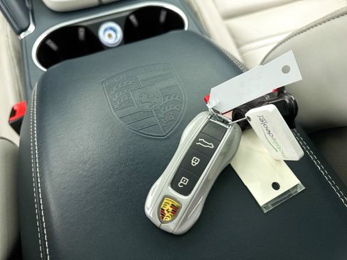 Used 2022 Porsche Cayenne Turbo image 46