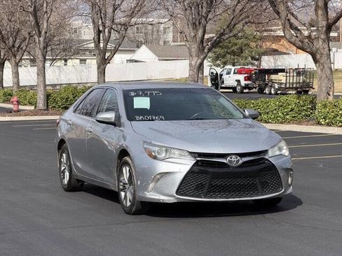 Used 2015 Toyota Camry SE FWD image 2