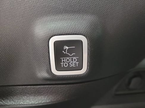 Used 2023 Jeep Grand Cherokee Altitude AWD/4WD image 9