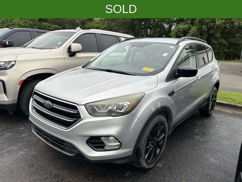 Used 2017 Ford Escape SE w/ Equipment Group 201A FWD image 6