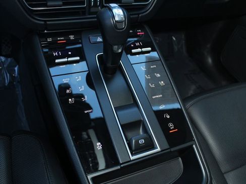 Used 2022 Porsche Macan AWD/4WD image 17