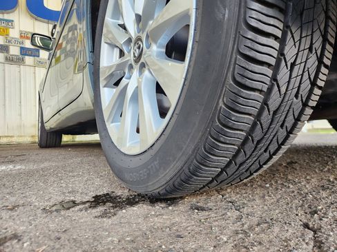 Used 2011 Toyota Camry LE image 11