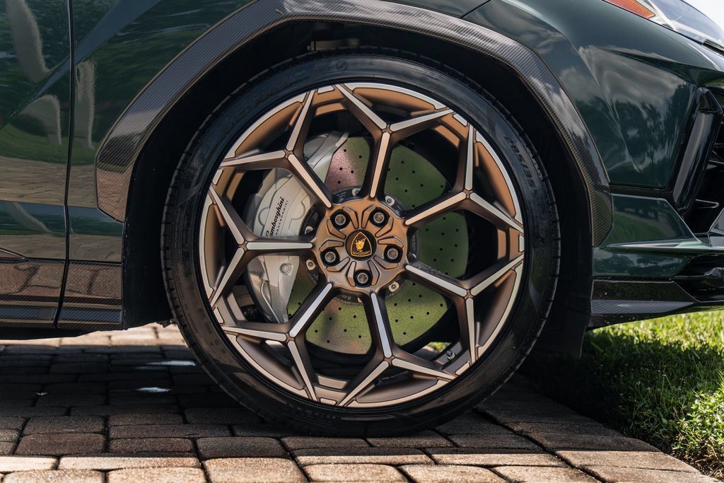 Used 2024 Lamborghini Urus Performante AWD/4WD image 14