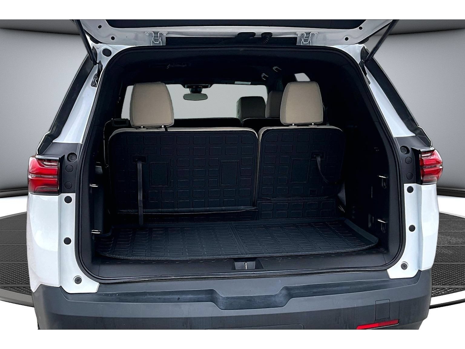 Used 2024 Chevrolet Traverse LS w/ Safety Package FWD image 37