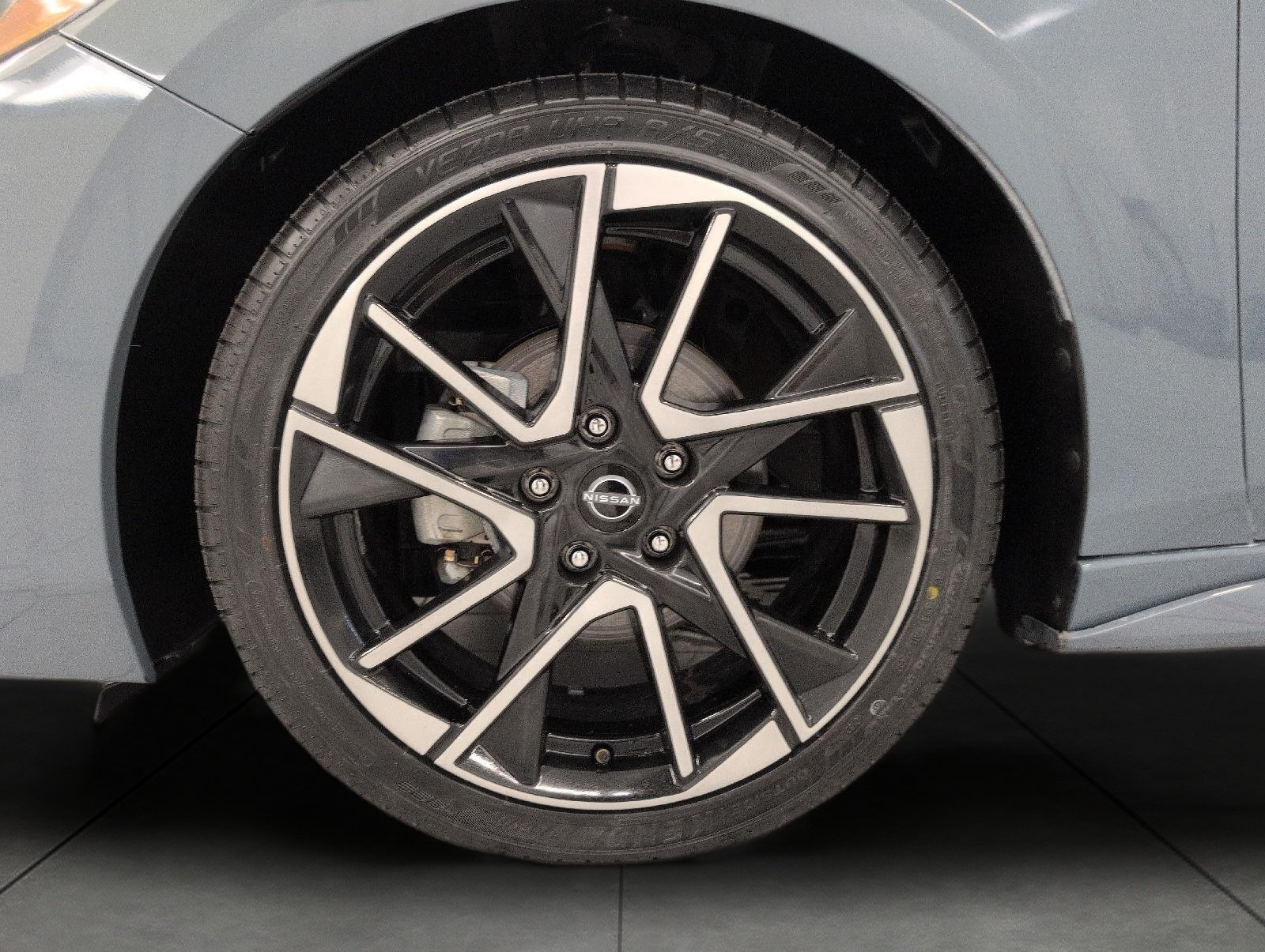 Used 2025 Nissan Sentra SR FWD image 3