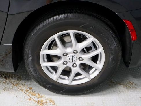 Used 2025 Chrysler Pacifica Select FWD image 19