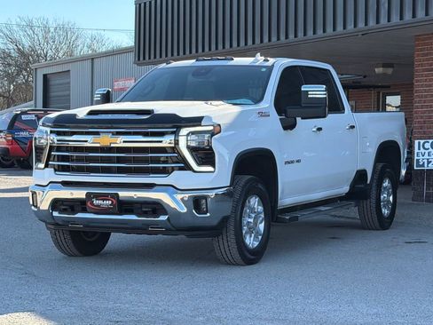 Used 2024 Chevrolet Silverado 2500 LTZ w/ LTZ Plus Package image 3