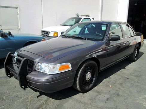 Used 2011 Ford Crown Victoria Police Interceptor w/ Radio Suppression Pkg image 3