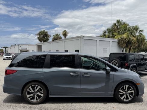 Used 2023 Honda Odyssey Touring image 3