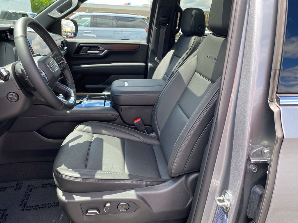 Used 2026 GMC Yukon Denali w/ Sun & Power Step Package AWD/4WD image 11