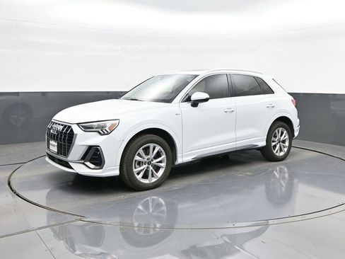 Used 2023 Audi Q3 2.0T Premium Plus w/ Premium Plus Package image 32