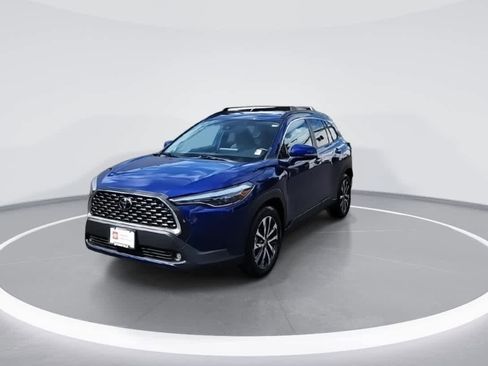 Certified 2022 Toyota Corolla Cross XLE w/ Convenience Package AWD/4WD image 3