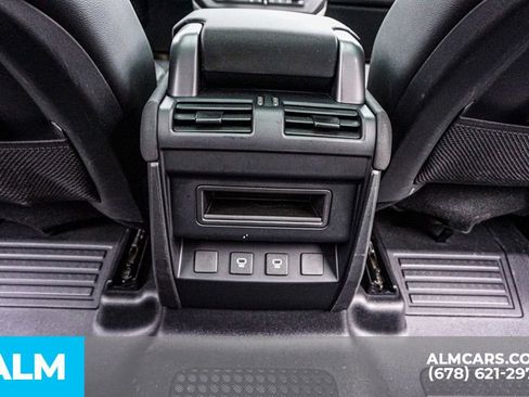 Used 2023 Land Rover Defender 110 X-Dynamic SE image 32