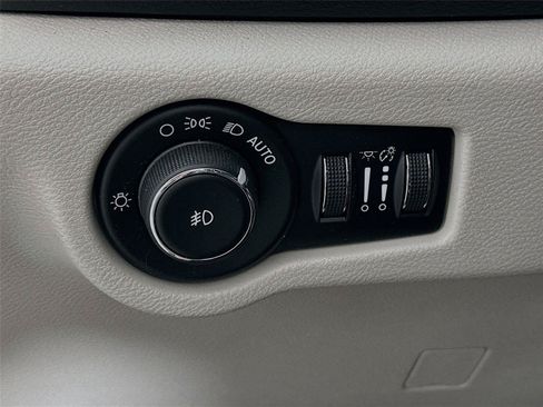 Used 2017 Chrysler Pacifica Touring-L FWD image 14