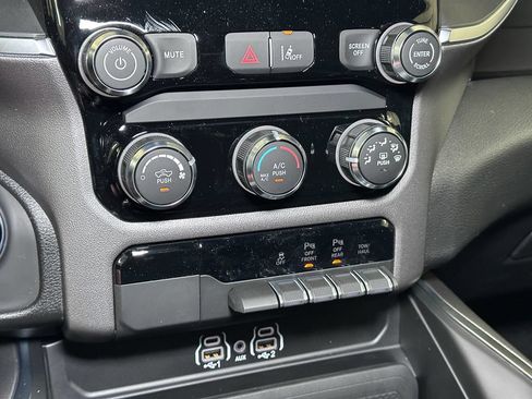 New 2026 RAM 1500 Express AWD/4WD image 28