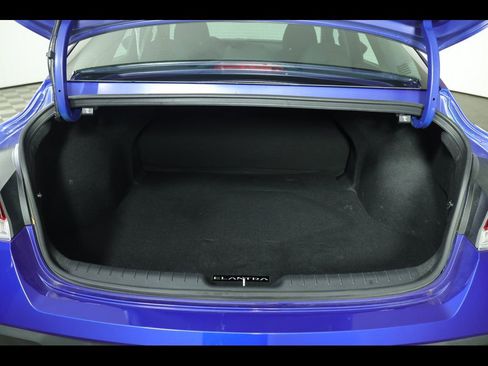 Used 2024 Hyundai Elantra SE image 10