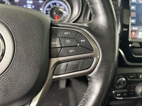 Used 2019 Jeep Cherokee Limited FWD image 17