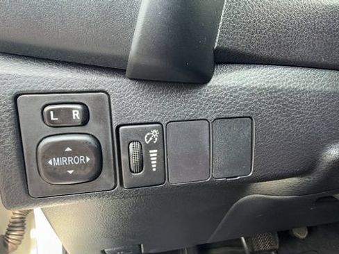 Used 2018 Toyota Corolla SE FWD image 20