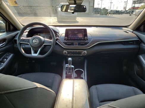 Used 2024 Nissan Altima 2.5 SV FWD image 12