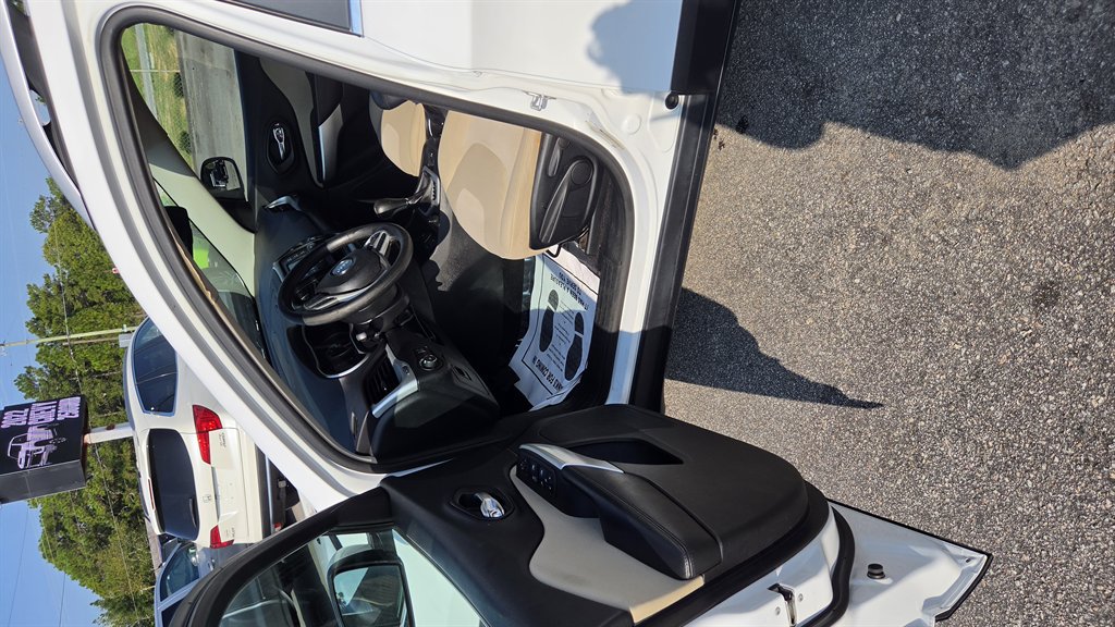 Used 2018 Jeep Cherokee Latitude FWD image 11