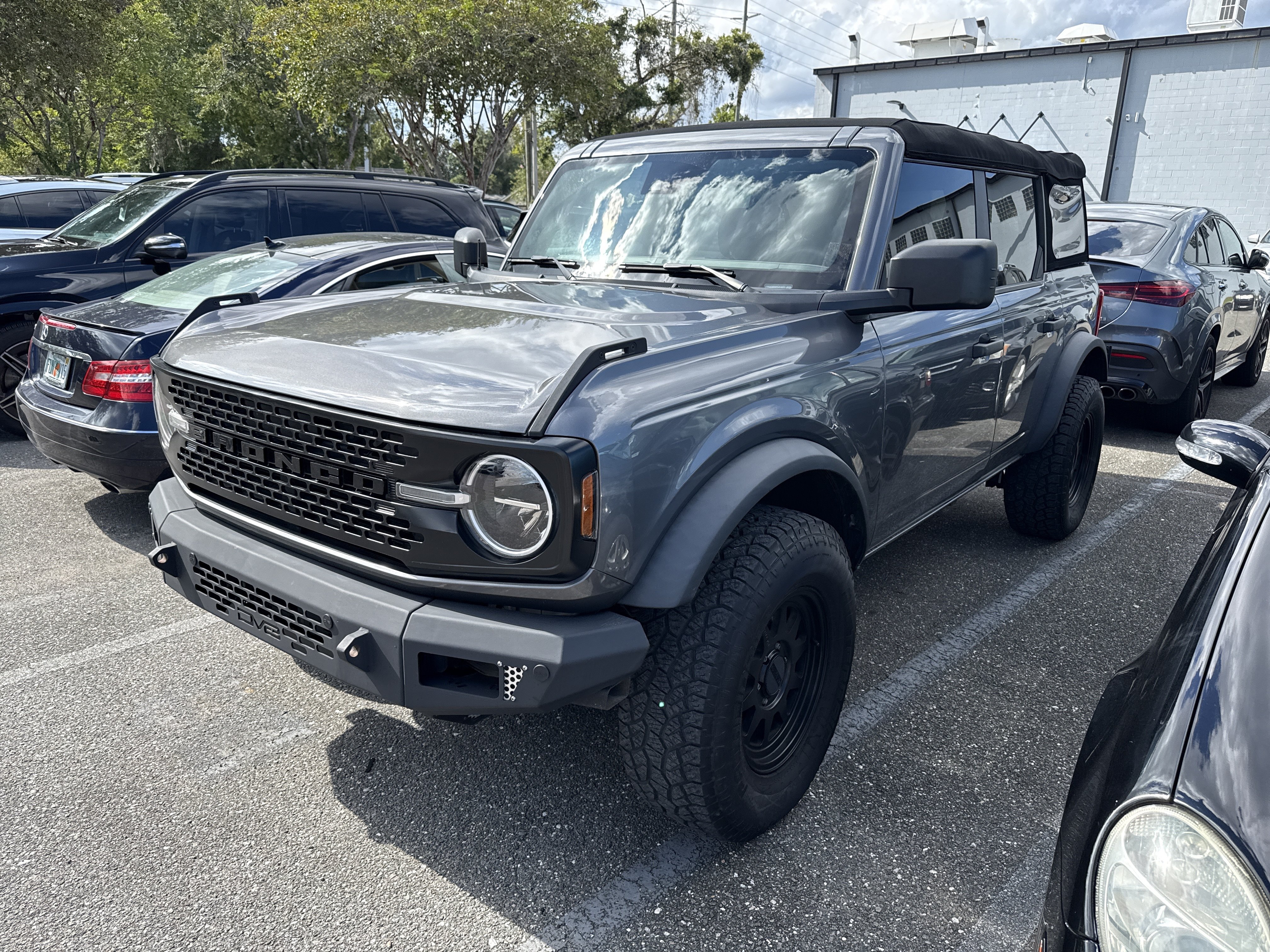 Used 2023 Ford Bronco 4-Door AWD/4WD image 2