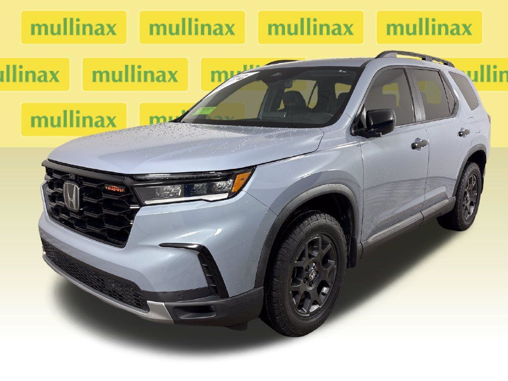 Used 2025 Honda Pilot TrailSport image 13