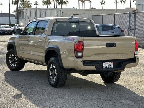 Used 2018 Toyota Tacoma TRD Off-Road image 6