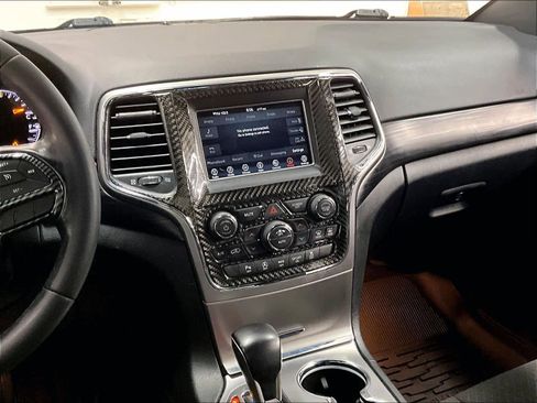 Used 2021 Jeep Grand Cherokee Laredo AWD/4WD image 9