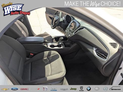 Used 2019 Chevrolet Malibu LT FWD image 20