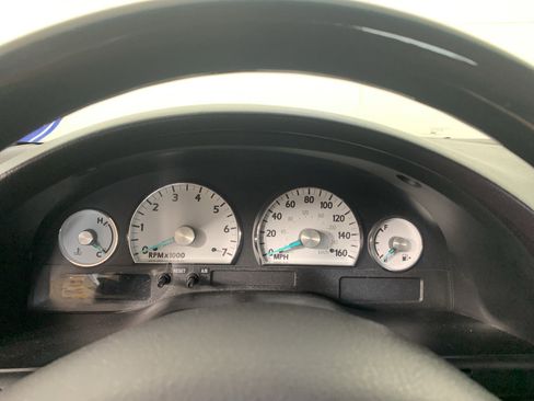 Used 2004 Ford Thunderbird image 23