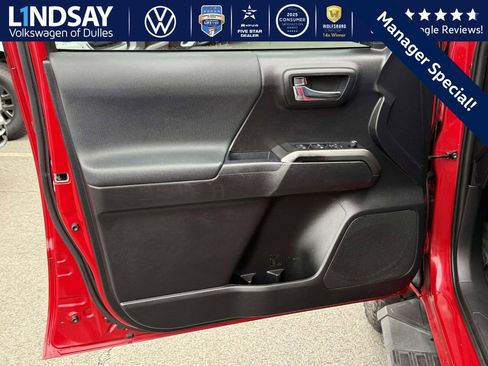 Used 2020 Toyota Tacoma TRD Sport image 8