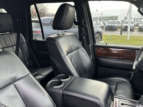 Used 2017 Lincoln Navigator Select image 34