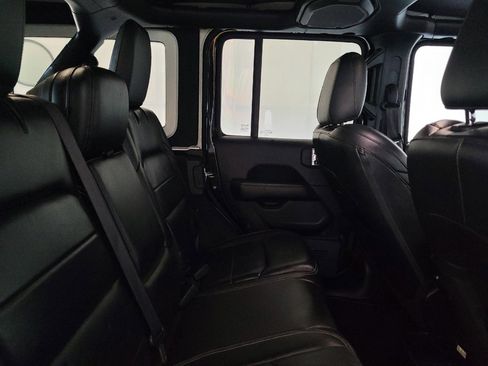 Used 2018 Jeep Wrangler Unlimited Sahara AWD/4WD image 19