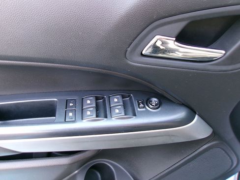 Used 2022 Chevrolet Colorado LT w/ LT Convenience Package image 14