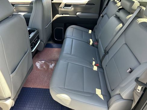 Used 2025 GMC Sierra 1500 SLT w/ SLT Premium Plus Package image 25