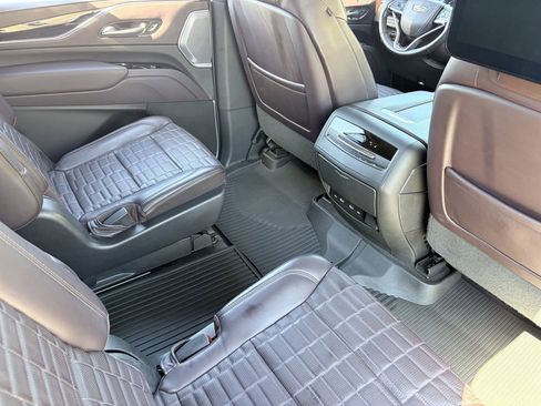 Certified 2023 Cadillac Escalade ESV Premium Luxury Platinum w/ LPO, Radiant Package AWD/4WD image 15