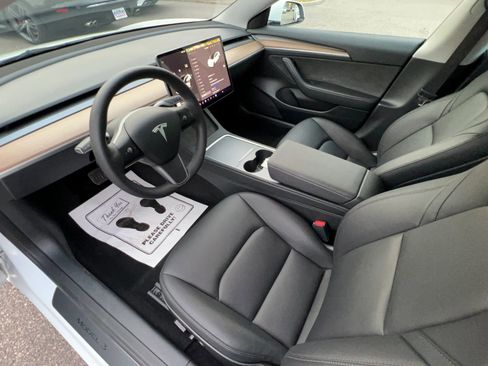 Used 2023 Tesla Model 3 Standard Range image 17