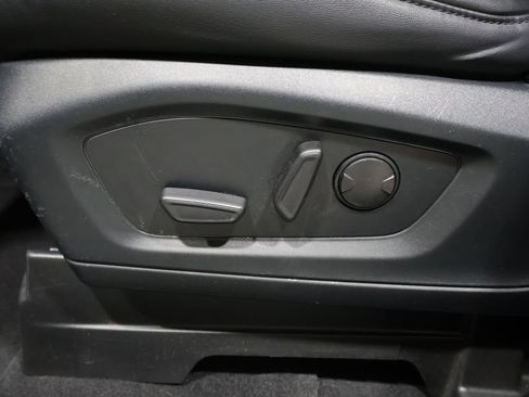 Used 2022 Ford Explorer XLT w/ Equipment Group 202A AWD/4WD image 12