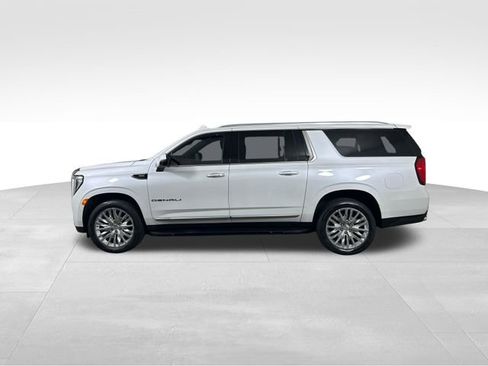 Used 2023 GMC Yukon XL Denali image 3