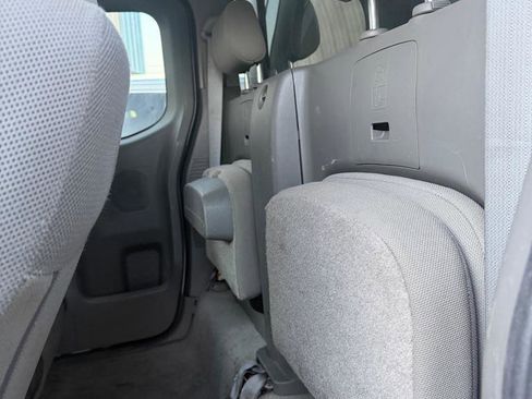 Used 2014 Nissan Frontier S image 9