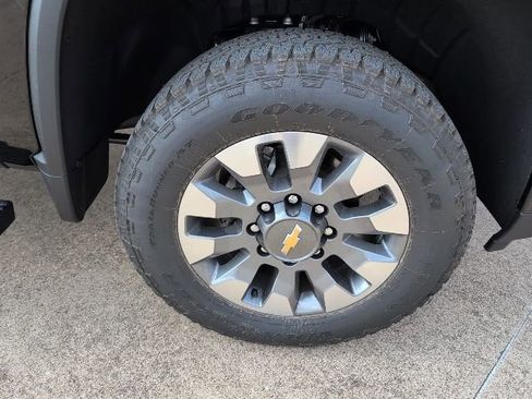 Used 2026 Chevrolet Silverado 2500 Custom w/ Custom Value Package image 3