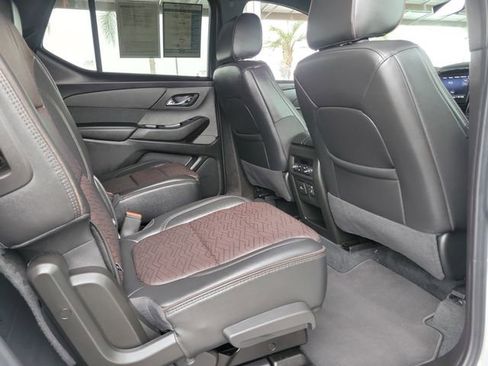 Certified 2023 Chevrolet Traverse High Country FWD image 24