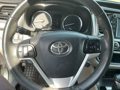 Used 2016 Toyota Highlander XLE image 13